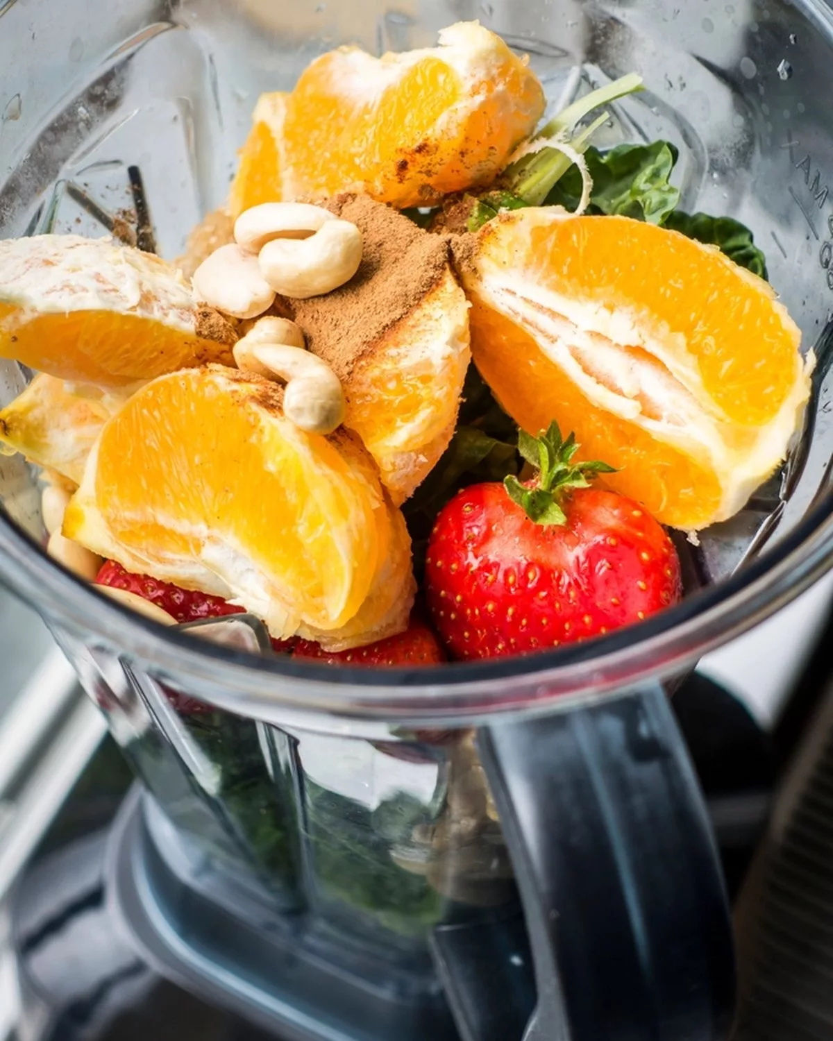 Morning smoothie ritual — PowerBlend Nutri Blender 600W